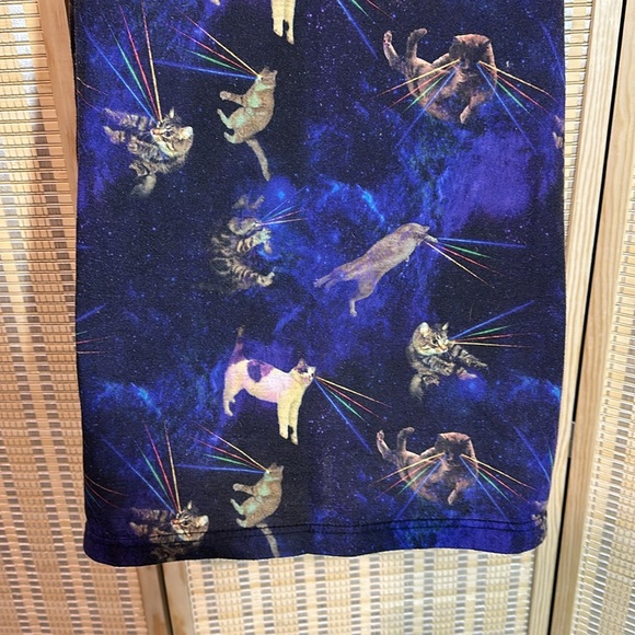 Zumiez Dark Night Sky Raining Cats With Laser Eyes Light Fleece Sleep Top Medium - Picture 12 of 16